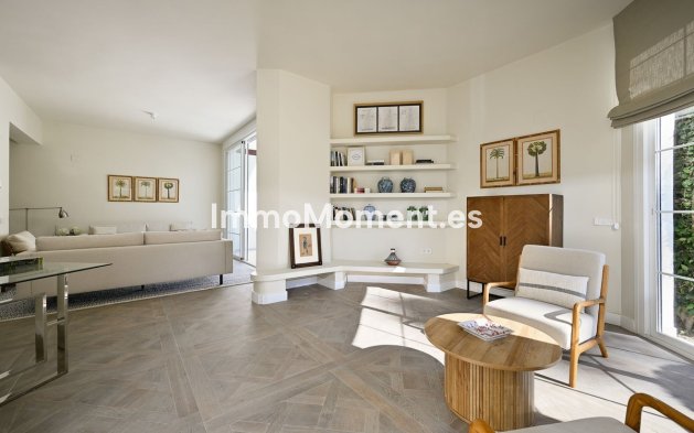 Resale - Apartment - Marbella - Elviria