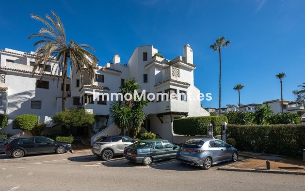 Resale - Apartment - Marbella - Elviria