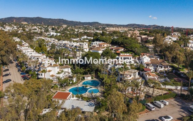 Resale - Apartment - Marbella - Elviria