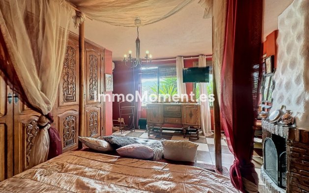 Wiederverkauf - Landhaus -   Inländisch - Monda