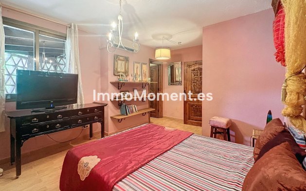 Wiederverkauf - Landhaus -   Inländisch - Monda