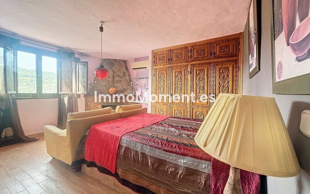 Wiederverkauf - Landhaus -   Inländisch - Monda