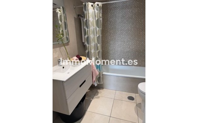 Resale - Apartment - Marbella - Nueva Andalucía