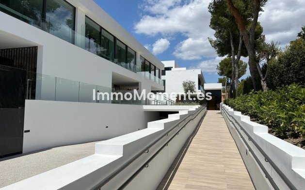 Wiederverkauf - Villa - Marbella - Nueva Andalucía