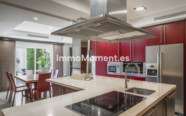 Revente - Villa - Marbella - Altos de los Monteros