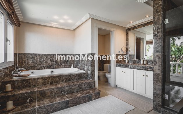 Revente - Villa - Marbella - Altos de los Monteros