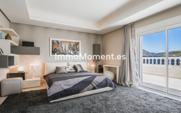 Revente - Villa - Marbella - Altos de los Monteros