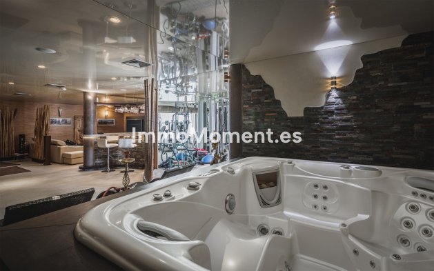 Revente - Villa - Marbella - Altos de los Monteros