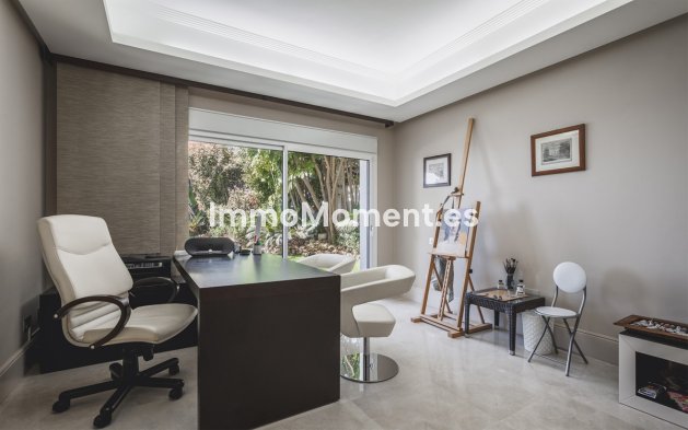 Revente - Villa - Marbella - Altos de los Monteros