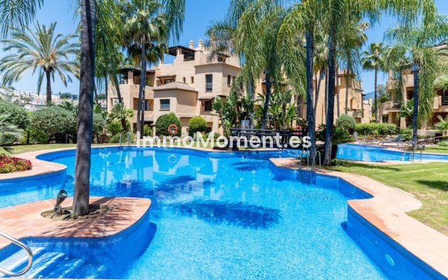 Resale - Apartment - Estepona - Atalaya