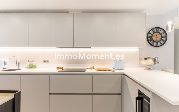 Resale - Apartment - Estepona - Atalaya