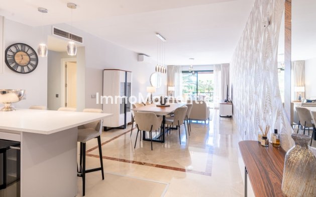 Resale - Apartment - Estepona - Atalaya