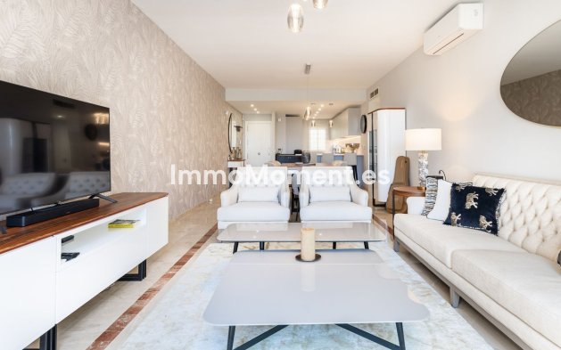 Resale - Apartment - Estepona - Atalaya