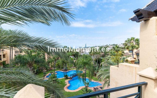 Resale - Apartment - Estepona - Atalaya