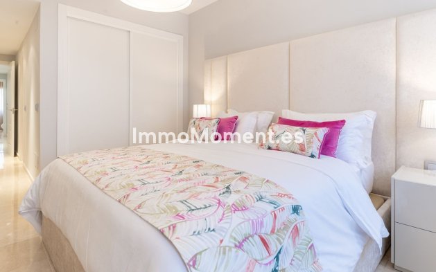 Resale - Apartment - Estepona - Atalaya