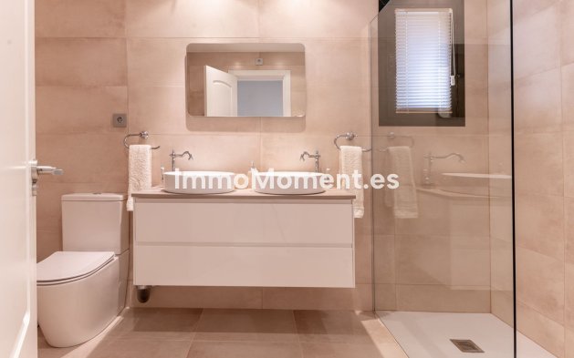 Resale - Apartment - Estepona - Atalaya