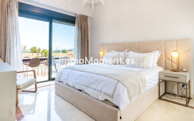 Resale - Apartment - Estepona - Atalaya