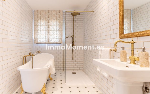 Resale - Apartment - Estepona - Atalaya