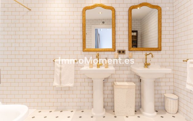 Resale - Apartment - Estepona - Atalaya