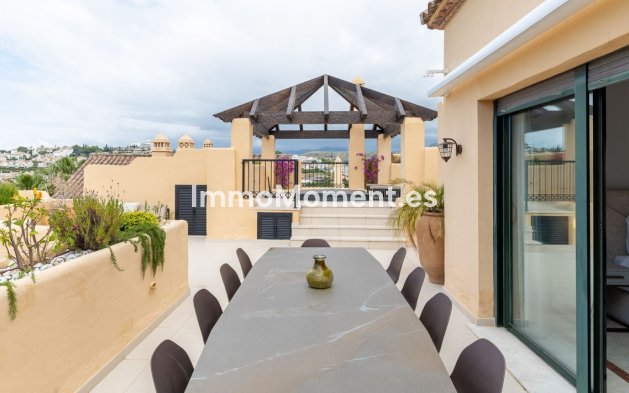 Resale - Apartment - Estepona - Atalaya