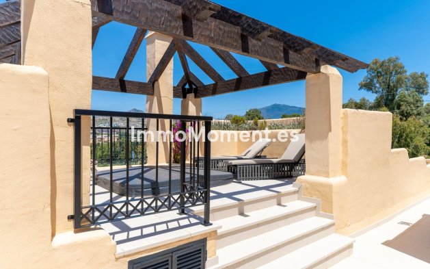 Resale - Apartment - Estepona - Atalaya