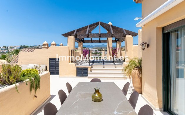 Resale - Apartment - Estepona - Atalaya