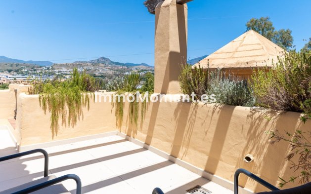 Resale - Apartment - Estepona - Atalaya