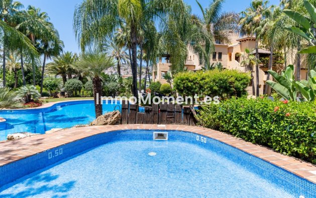 Resale - Apartment - Estepona - Atalaya
