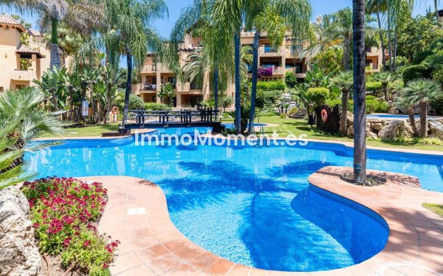 Resale - Apartment - Estepona - Atalaya