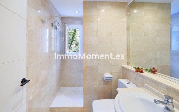 Resale - Apartment - Marbella - Elviria