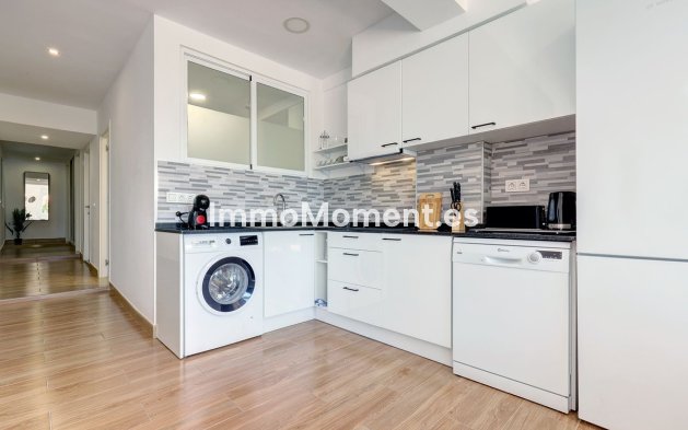 Resale - Apartment - Estepona - Estepona Centro