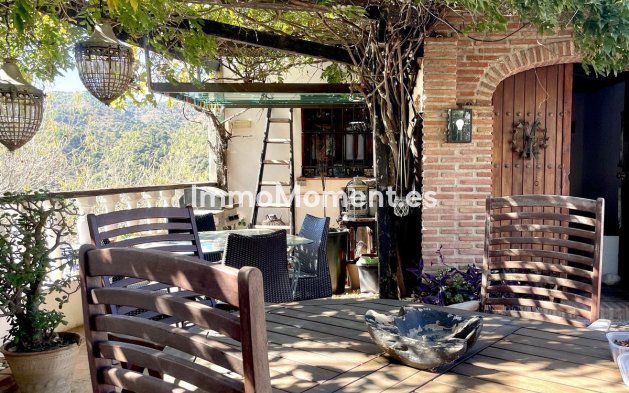 Wiederverkauf - Villa -   Inländisch - Istán