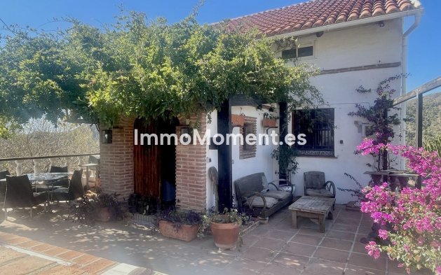 Wiederverkauf - Villa -   Inländisch - Istán