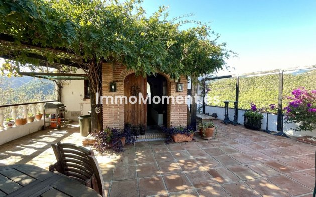 Wiederverkauf - Villa -   Inländisch - Istán