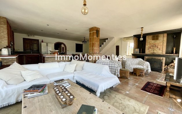 Wiederverkauf - Villa -   Inländisch - Istán