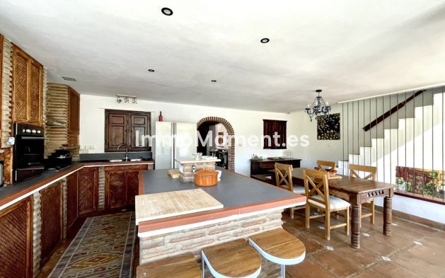 Wiederverkauf - Villa -   Inländisch - Istán