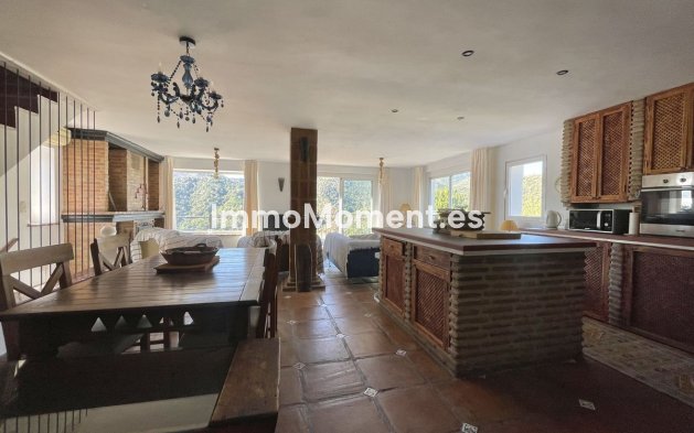 Wiederverkauf - Villa -   Inländisch - Istán