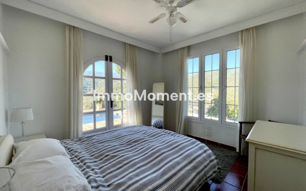 Wiederverkauf - Villa -   Inländisch - Istán