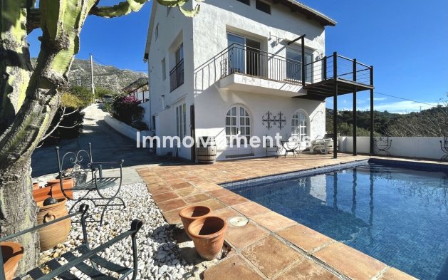 Wiederverkauf - Villa -   Inländisch - Istán