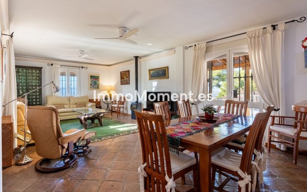 Wiederverkauf - Villa -   Inländisch - Alhaurín de la Torre