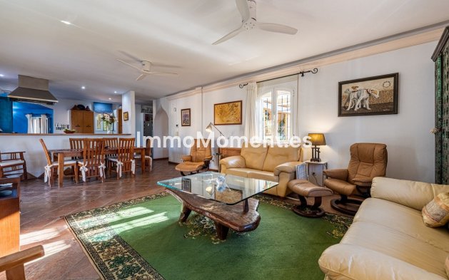 Wiederverkauf - Villa -   Inländisch - Alhaurín de la Torre