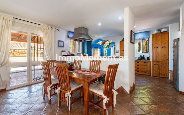 Wiederverkauf - Villa -   Inländisch - Alhaurín de la Torre