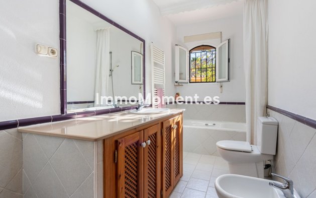 Wiederverkauf - Villa -   Inländisch - Alhaurín de la Torre