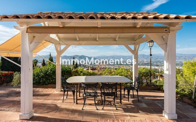 Wiederverkauf - Villa -   Inländisch - Alhaurín de la Torre