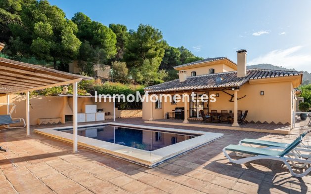 Wiederverkauf - Villa -   Inländisch - Alhaurín de la Torre