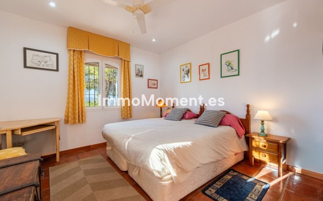 Wiederverkauf - Villa -   Inländisch - Alhaurín de la Torre