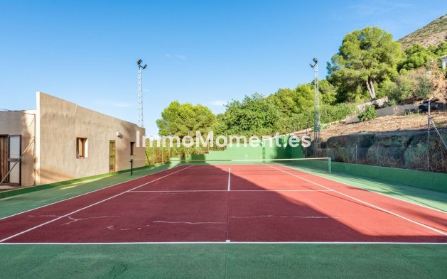 Wiederverkauf - Villa -   Inländisch - Alhaurín de la Torre