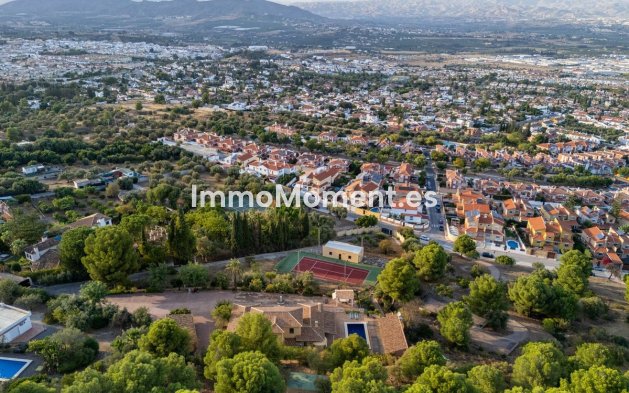 Wiederverkauf - Villa -   Inländisch - Alhaurín de la Torre