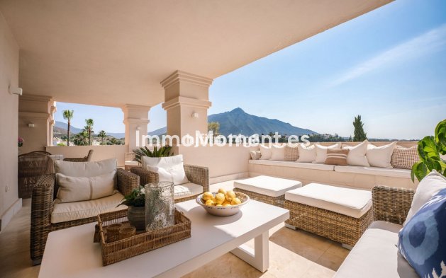 Resale - Apartment - Marbella - Nueva Andalucía