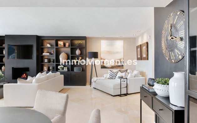 Resale - Apartment - Marbella - Nueva Andalucía